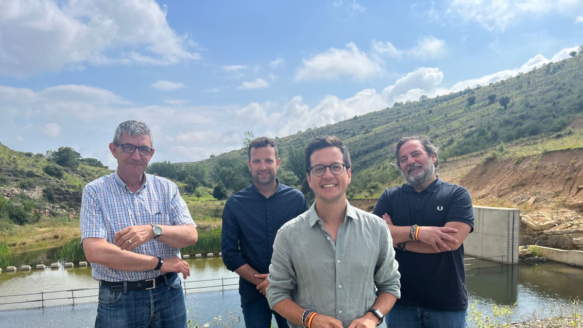 Los candidatos del PP en el entorno de la presa del río Mayor. HDS