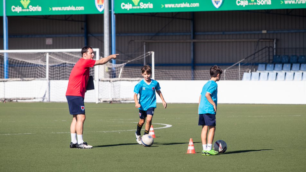 Un grupo de niños durante un campus del Numancia.