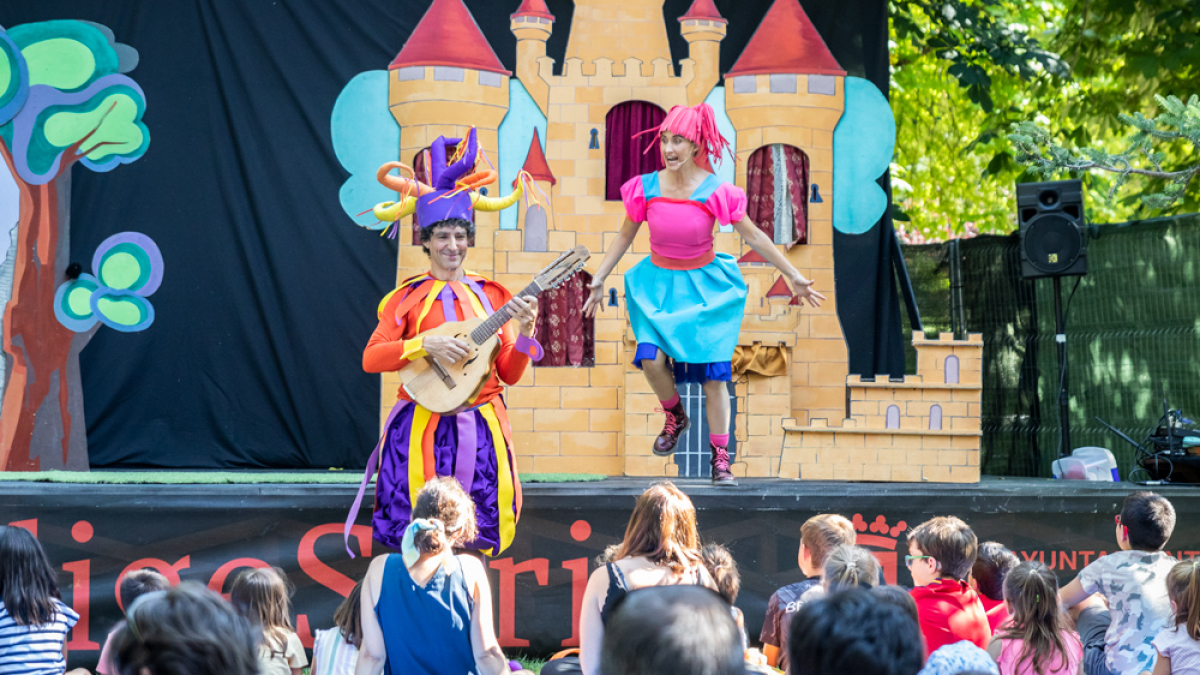 Actuación del teatro infantil ayer en la Dehesa.