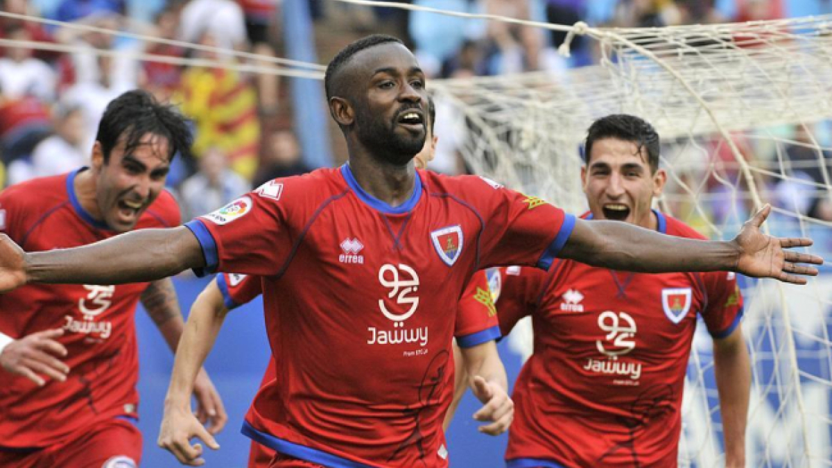 Diamanka celebra el gol en La Romareda que clasificaba el Numancia para la final del play off de ascenso en junio de 2018.