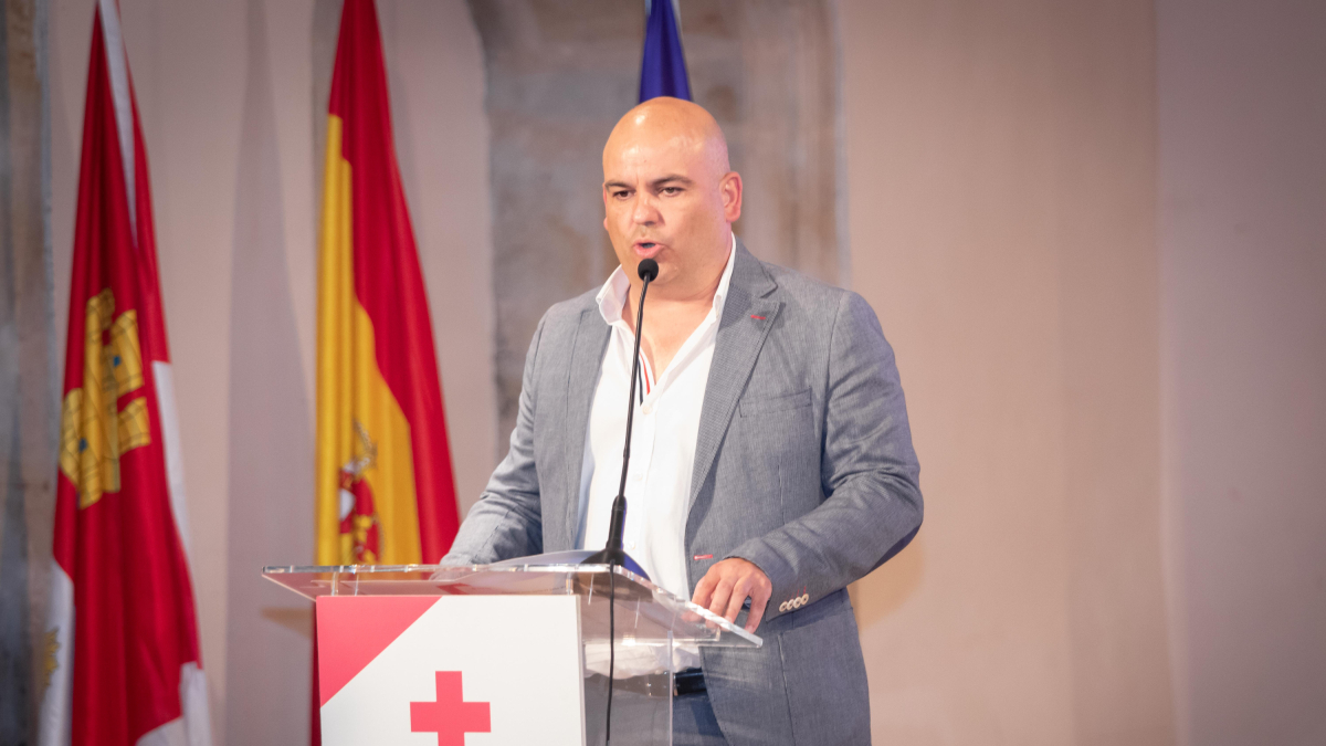 El nuevo presidente de Cruz Roja Soria, Eduardo Martínez, durante su intervención en el acto de toma de posesión.