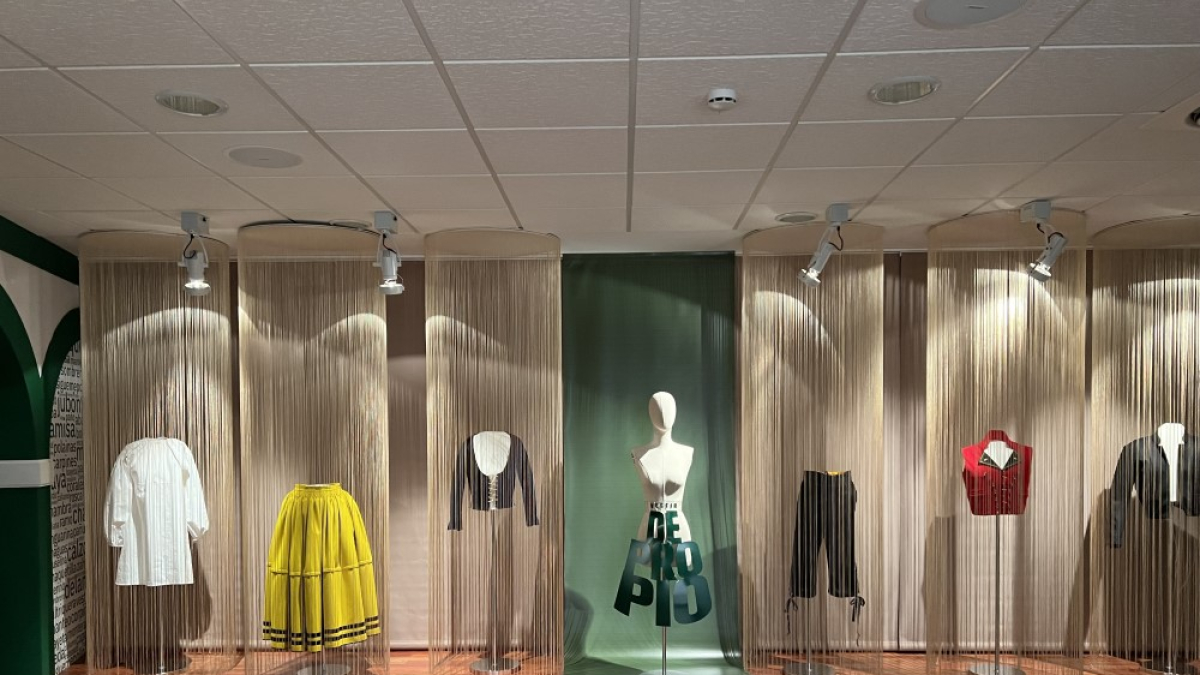 Exposición actual en el Museo del Traje de Morón de Almazán (Soria), 'Vestir de Propio', un repaso a la moda durante siglos.