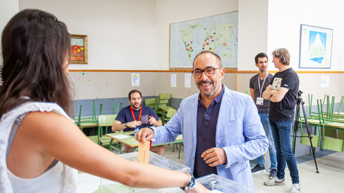 Luis Rey votó en el colegio La Arboleda
