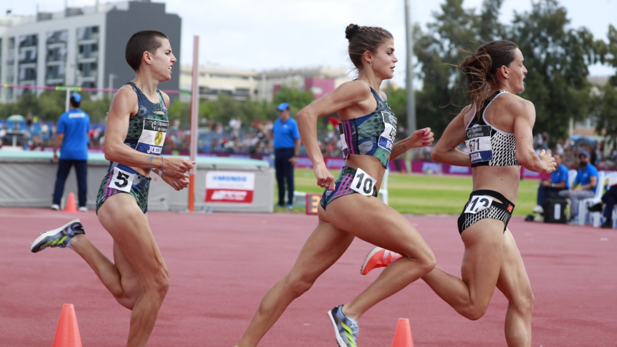 Marta Pérez tras Guerrero y Marqués.