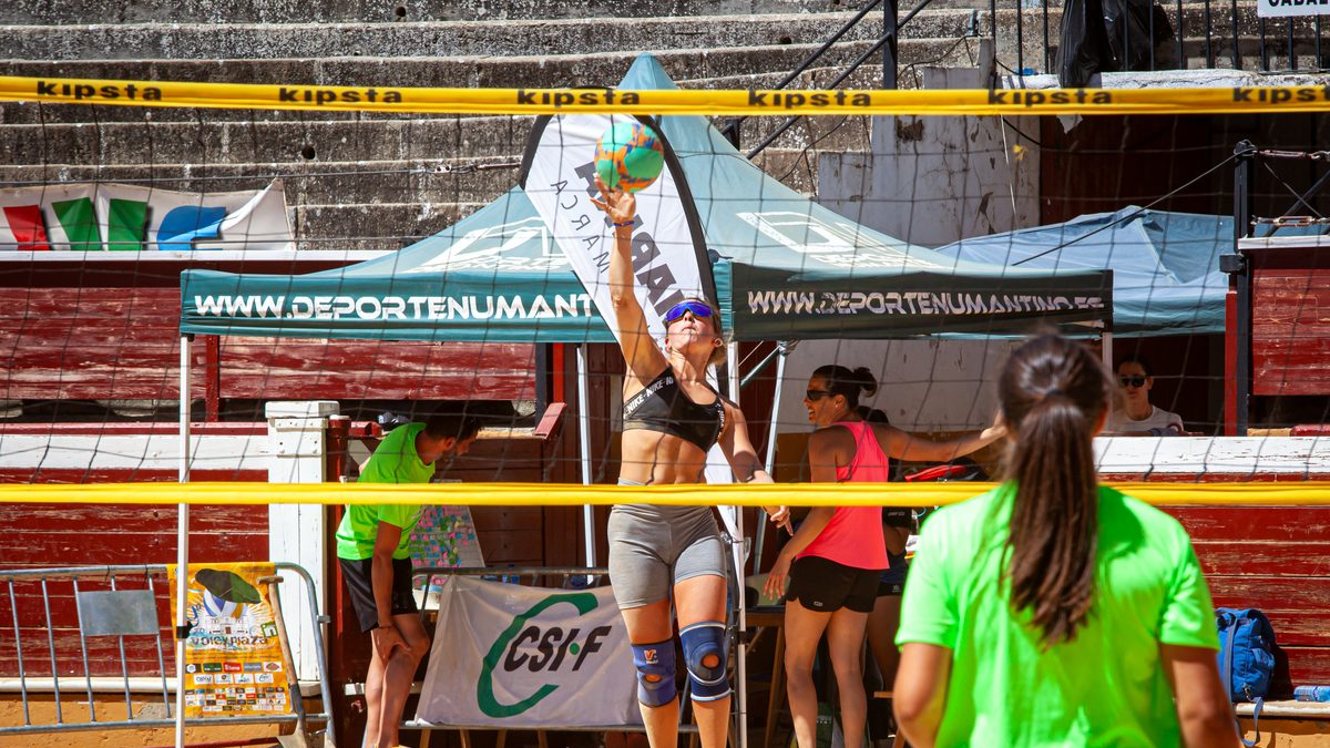 La plaza de toros vuelve a ser escenario del Torneo de Voley Plaza