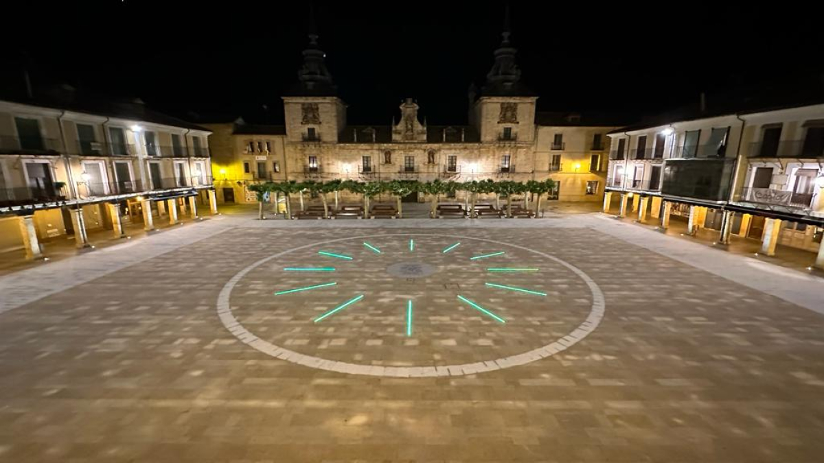 Plaza Mayor de El Burgo de Osma, recientemente reformada con nuevos juegos de luces.