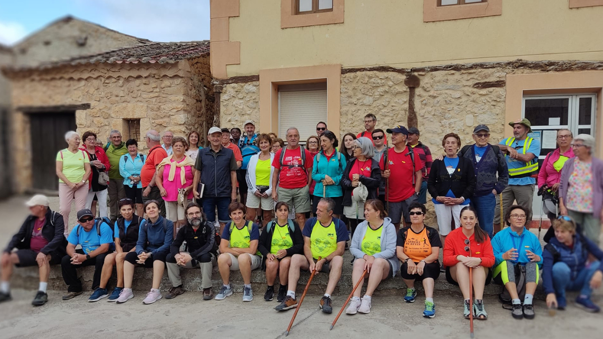 Foto de familia de la asociación en San Esteban durante la celebración del patrón.