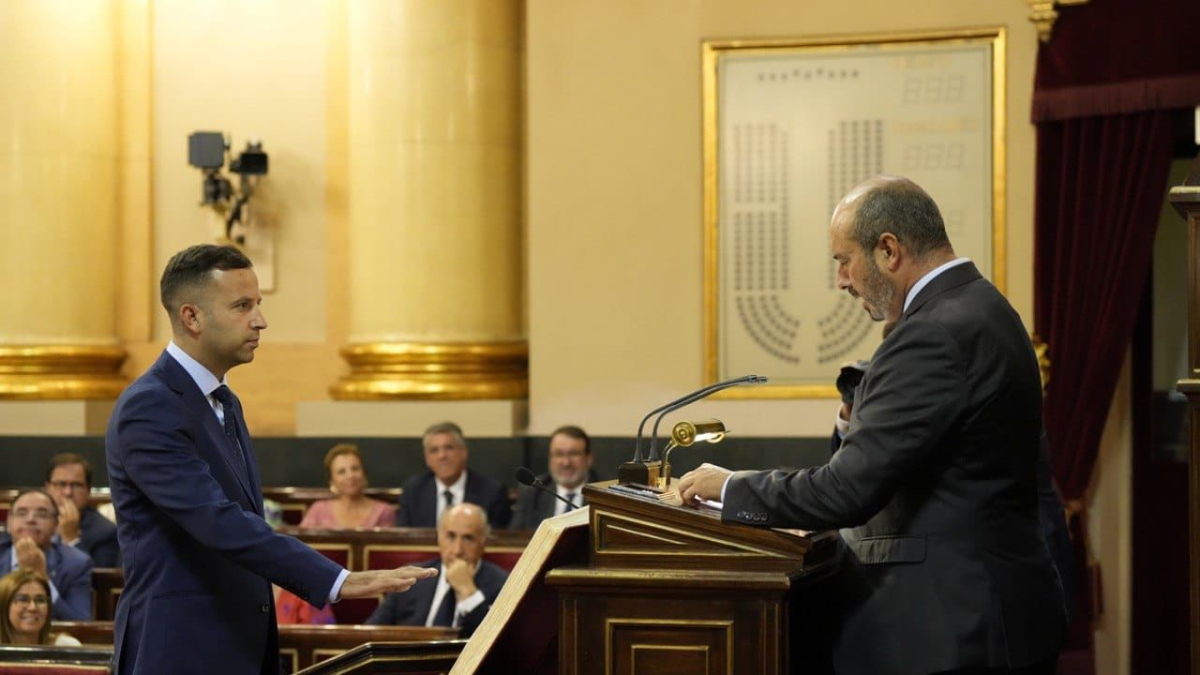 Javier Jiménez en su toma de posesión en el Senado.