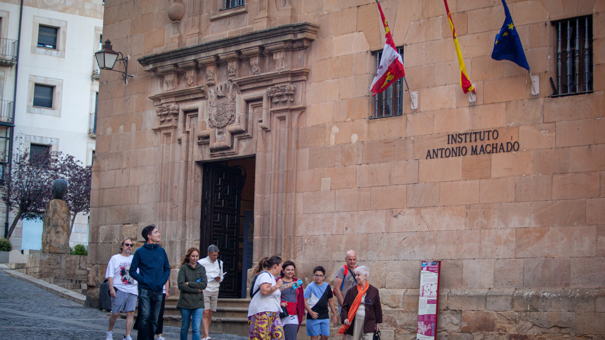 Turistas en la capital, el pasado julio. MARIO TEJEDOR