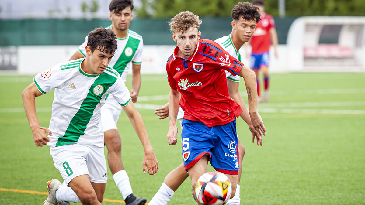 El Numancia juvenil en un lance contra el Rayo Alcobendas.