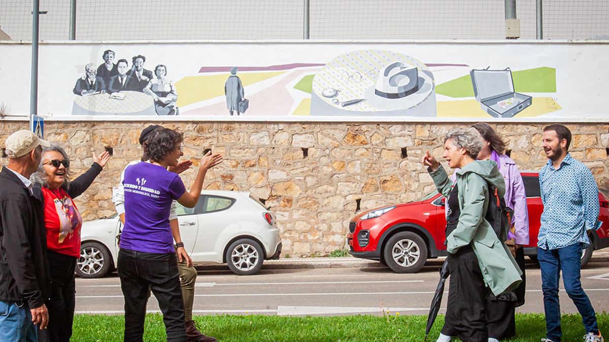 El mural ya luce junto a la rotonda Odón Alonso. - MARIO TEJEDOR