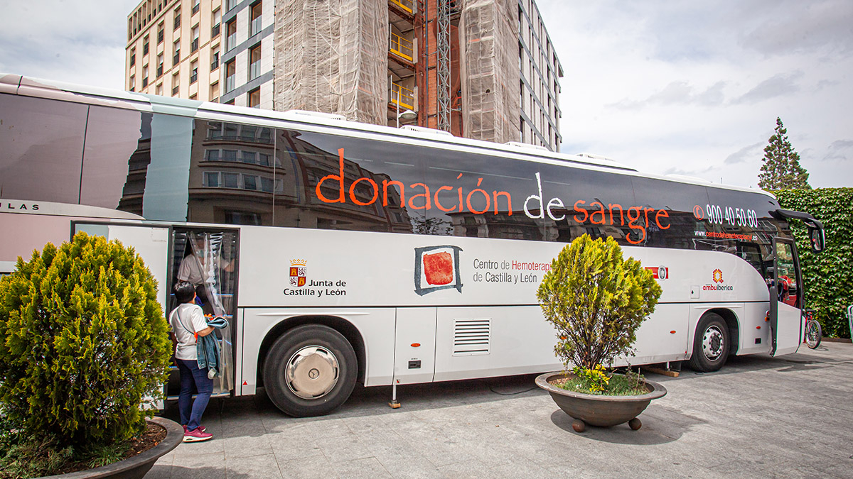 Autobús de donación de sangre. - MARIO TEJEDOR