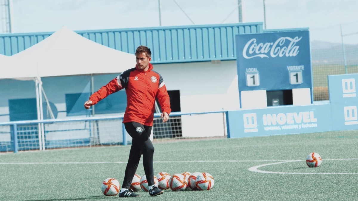 Pablo Cortés se estrena este sábado como entrenador del Almazán. HDS