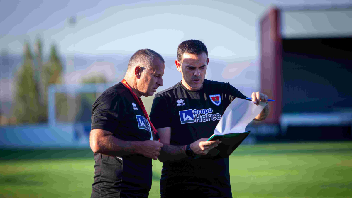 Javi Moreno y su segundo José María García siguen dándole vueltas al once del Numancia para alcanzar el rendimiento óptimo.
