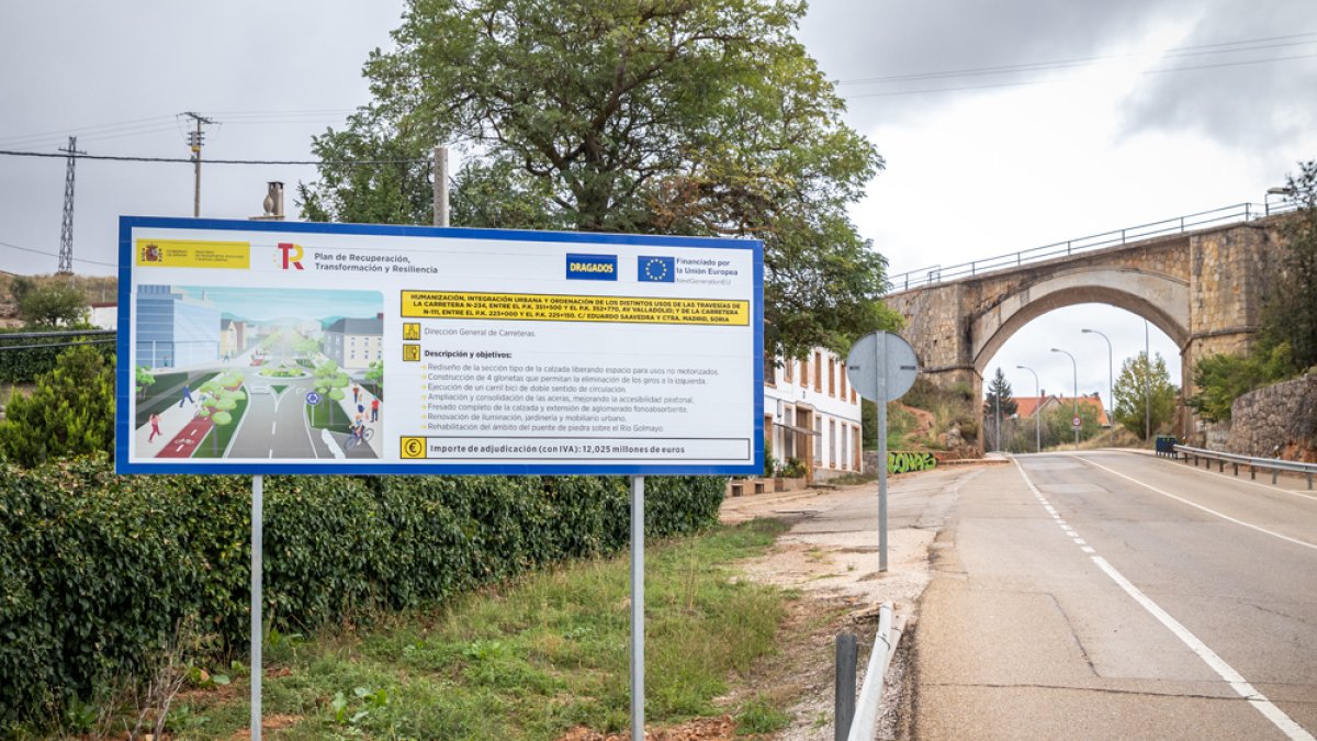 Cartel anunciador en el entorno de la carretera de Madrid. GONZALO MONTESEGURO