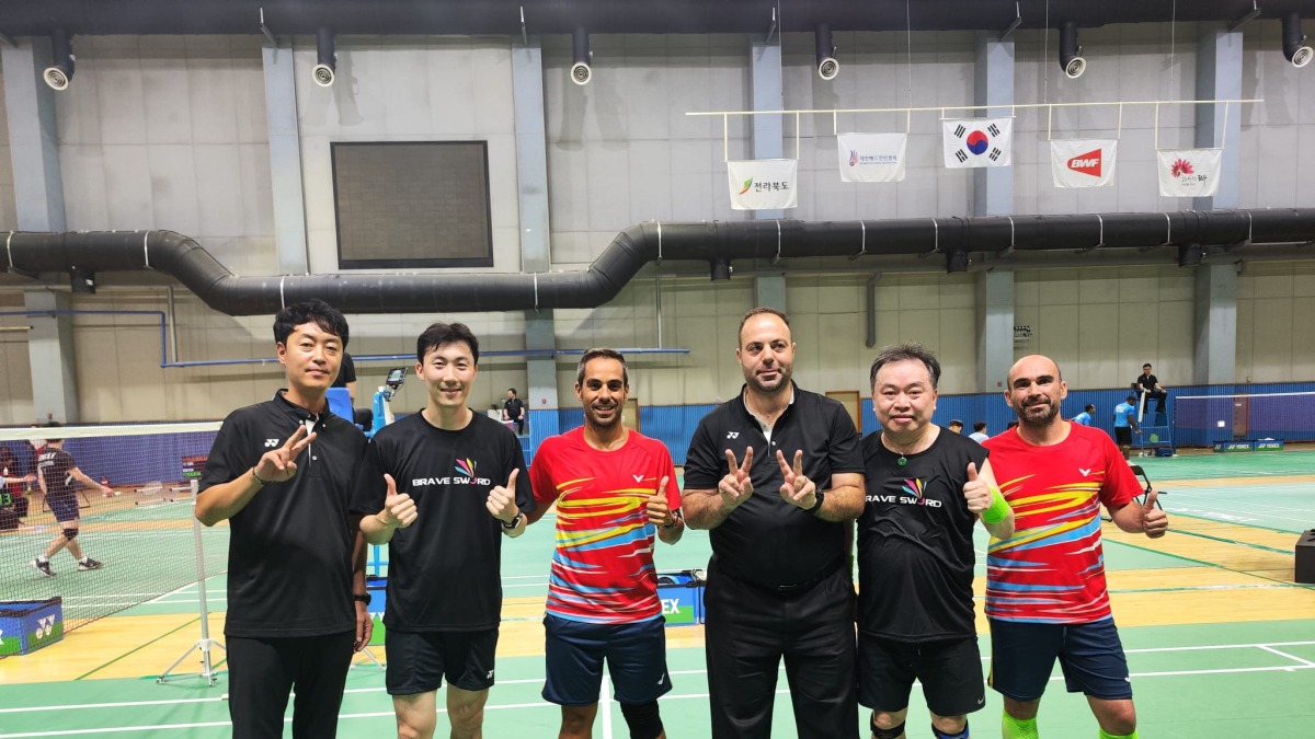 Hernansanz con sus rivales en el doble masculino.