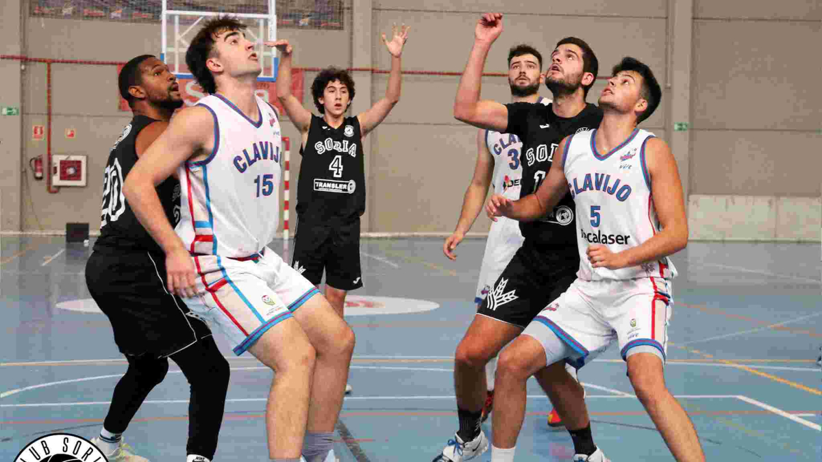 El Transler dominó claramente al Clavijo en los primeros quince minutos.