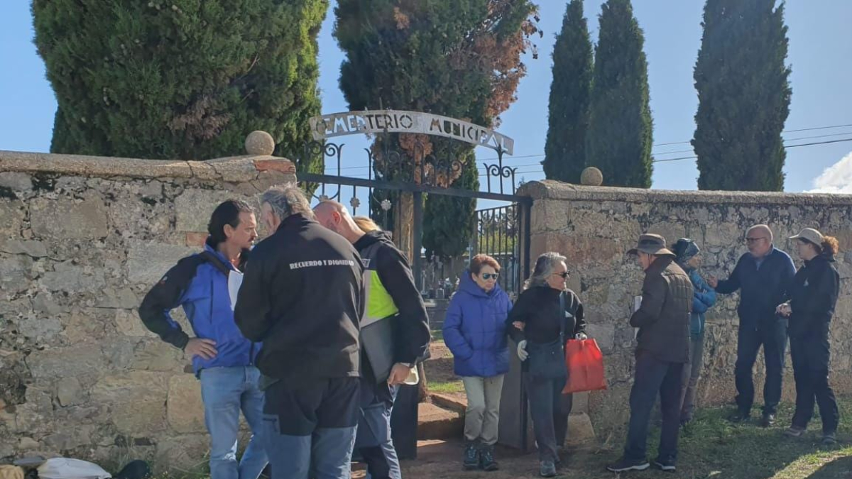 Inicio de la segunda fase de la exhumación en la fosa de Las Casas.