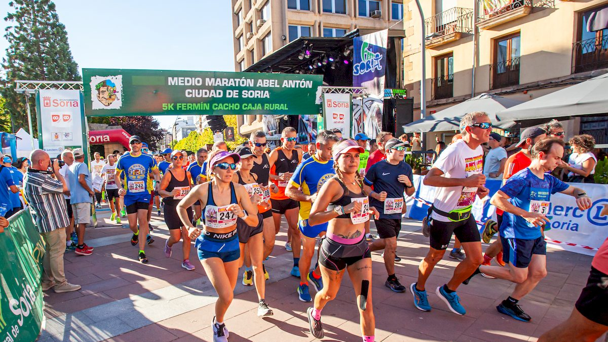 Tarde de atletismo con cerca de un millar de corredores