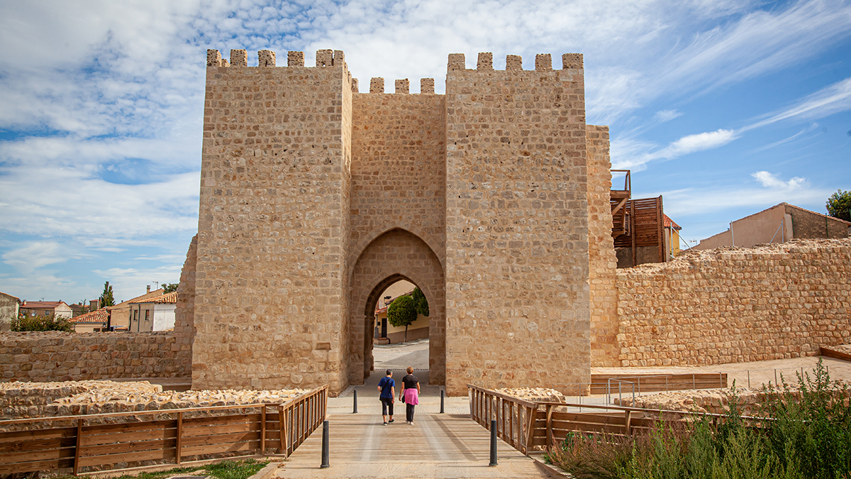 Puerta del Mercado de Almazán.