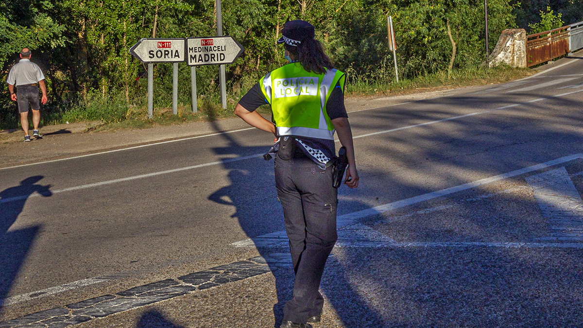 Policía municipal en Almazán.