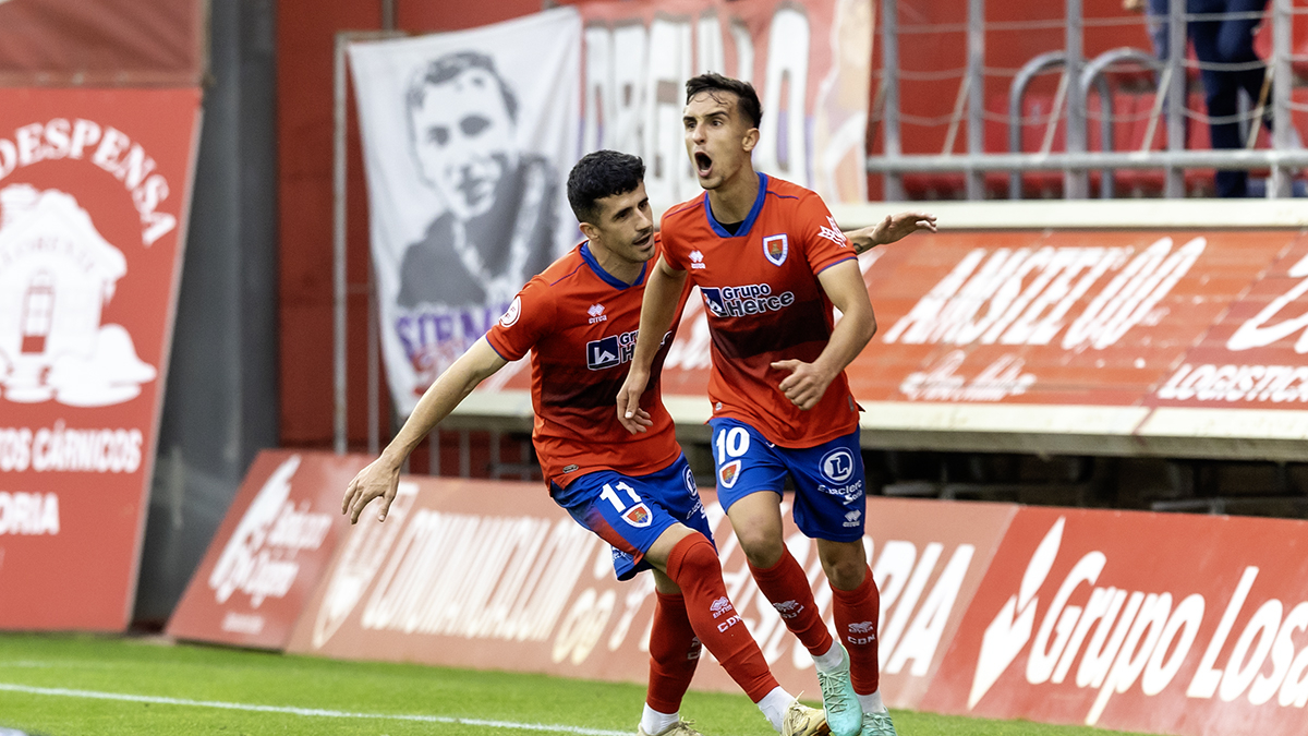 Carlos GonzÁlez celebra el segundo gol que aseguraba la victoria numantina ante el Navalcarnero.