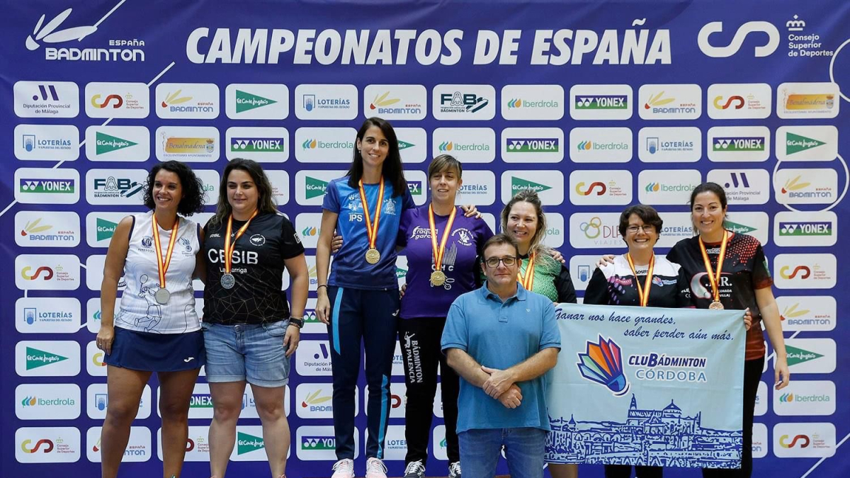 Esther Pereira en lo más alto del cajón como campeona de España.