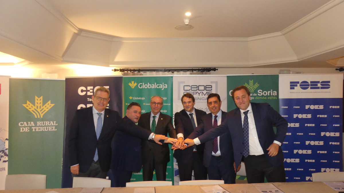 Los responsables de las patronales con los de las Cajas Rurales.