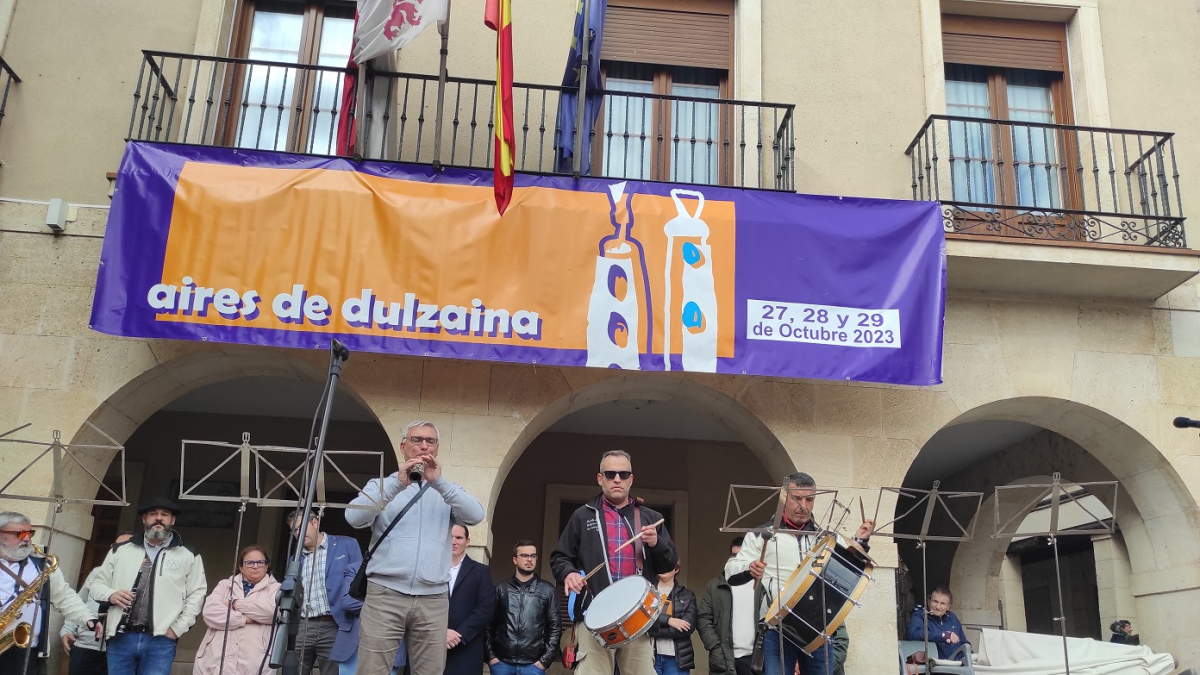 La cita está consolidada y marcada en rojo en el calendario por los amantes de la dulzaina.