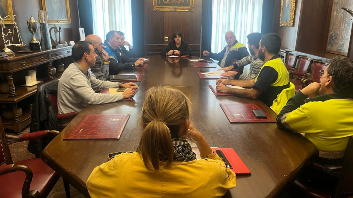 Reunión municipal de distintas áreas para coordinarse ante las previsiones de temporal.