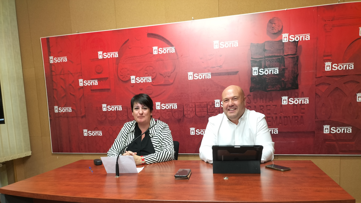 Ana Romero y José Manuel Aceña presentan el programa. J.A.C.