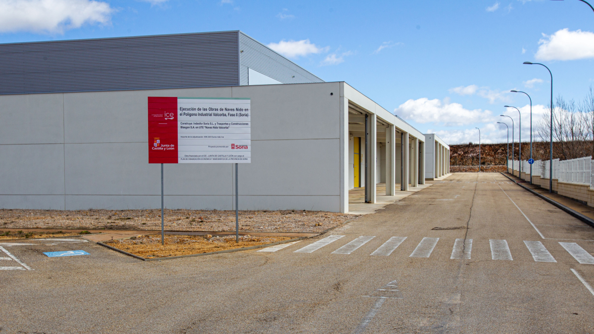 Naves nido del polígono de Valcorba. MARIO TEJEDOR