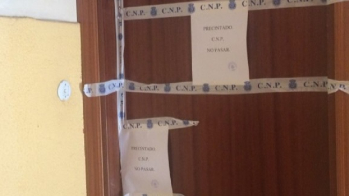 Puerta del piso donde tuvo lugar el crimen.