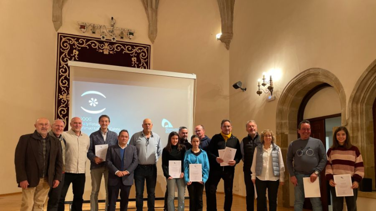 Ganadores y autoridades en el Aula Magna.