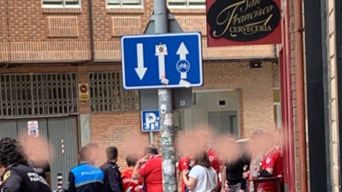 Expectación en la zona en la que ocurrieron los hechos antes del partido Numancia-Cornellá.