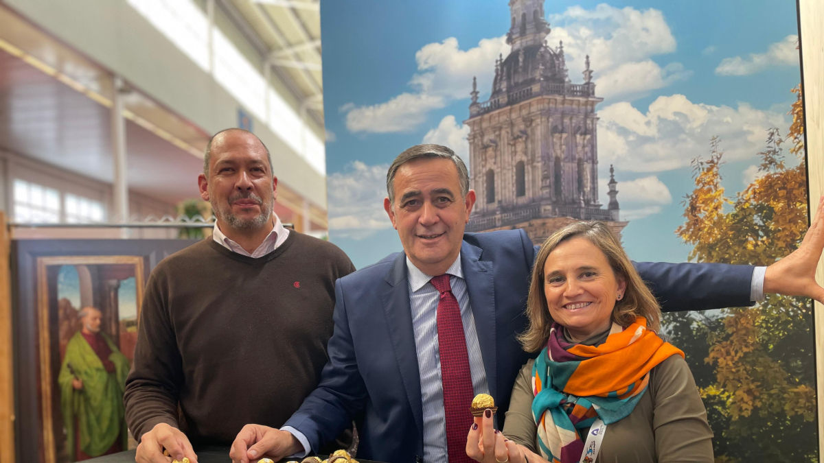 Miguel A. Miguel, Antonio Pardo y Elia Jiménez, ayer en Intur.