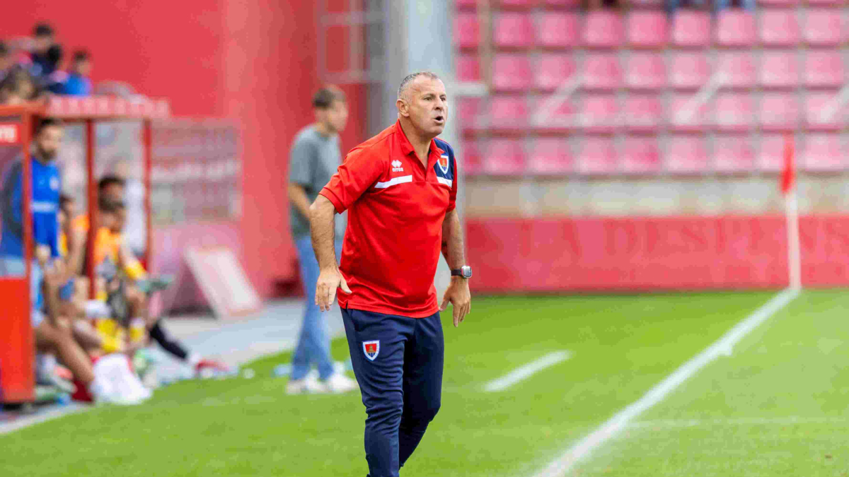 Javi Moreno es puro carácter desde la banda de Los Pajaritos.