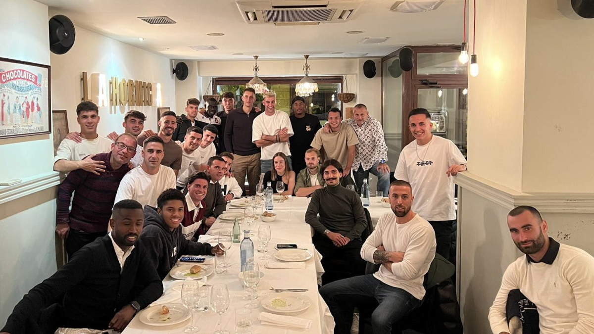 La plantilla y el cuerpo técnico del Numancia tuvieron una cena de equipo este jueves.