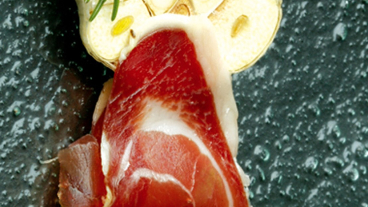 Lonchas de jamón.