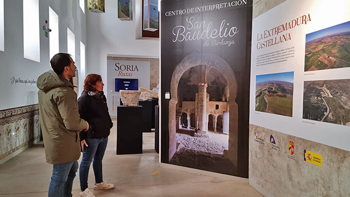 El alcalde de Berlanga, en el Centro de Interpretación de la ermita de San Baudelio.
