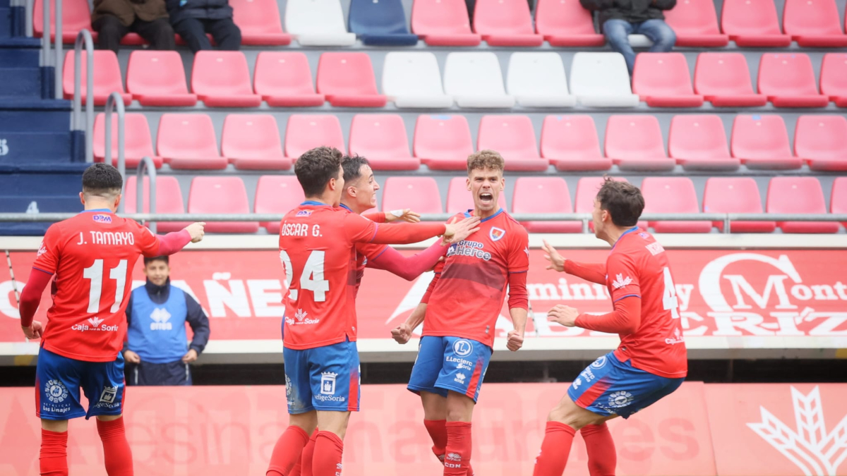 David Sanz celebra el gol que anotaba el pasado mes de diciembre ante el Ursaria.