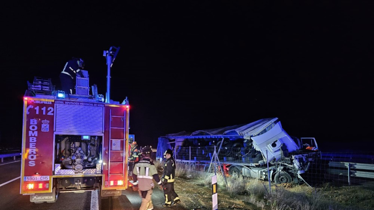 Detalle de uno de los vehículos accidentados en la A-15.