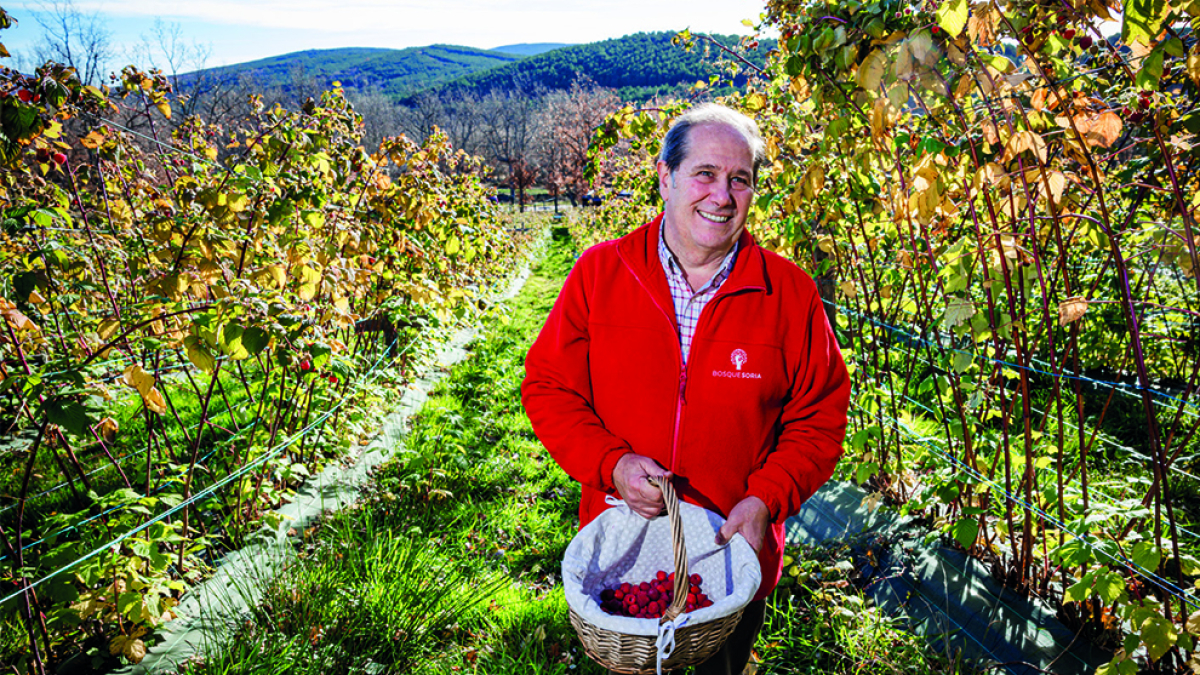 Jorge Jiménez Santos en sus terrenos.