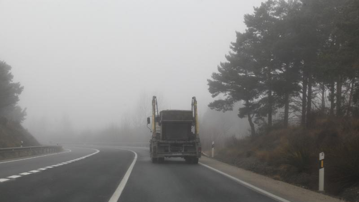 Niebla en una vía nacional en Soria.