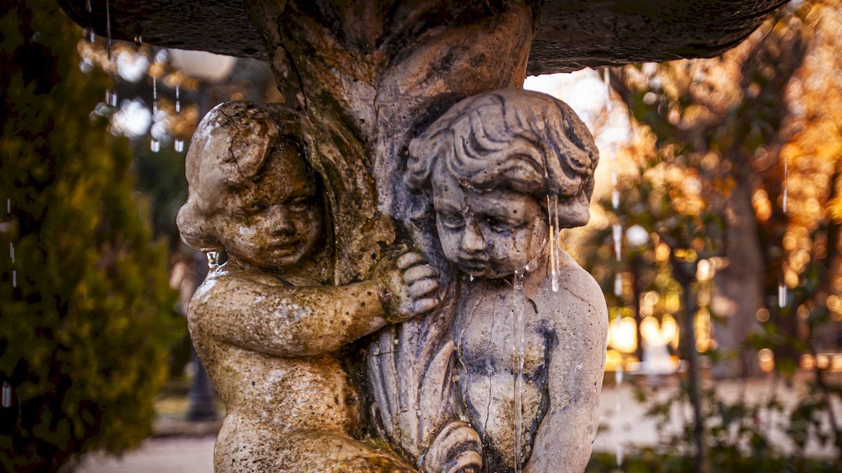 La fuente de la Dehesa, con pequeños témpanos.