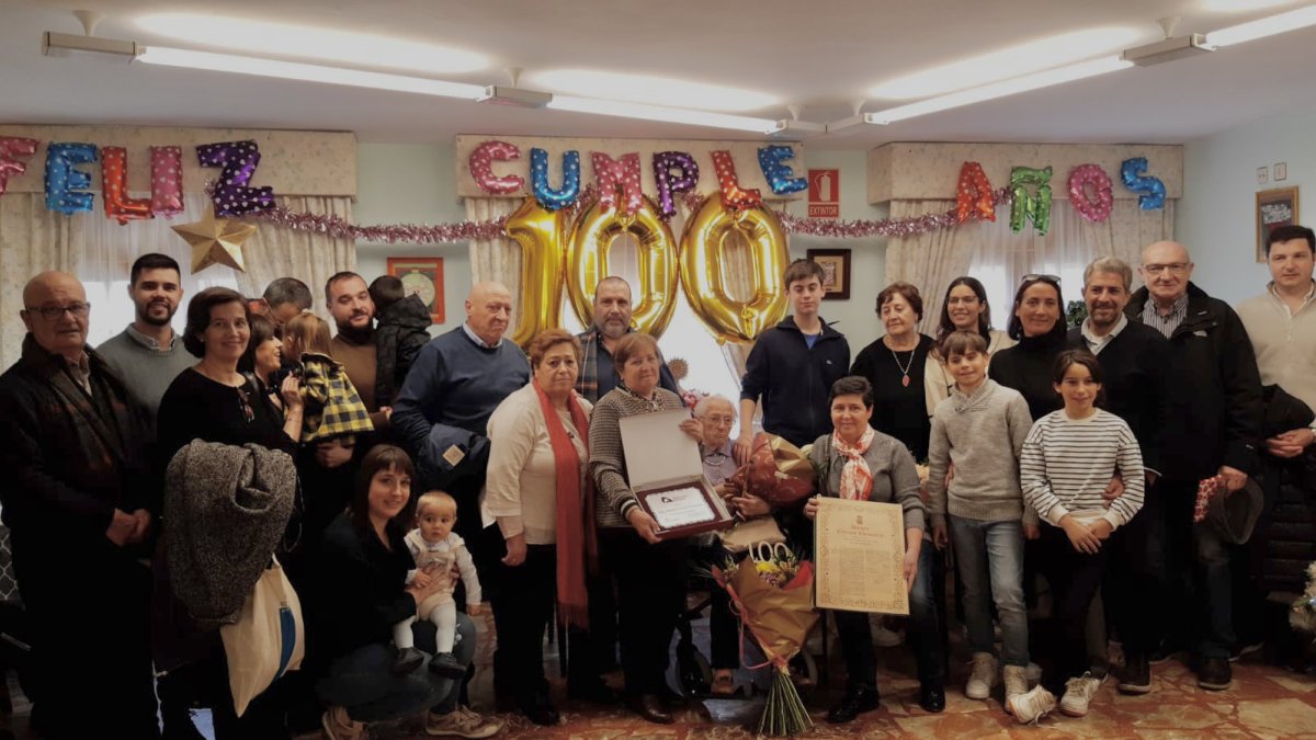 Aurora Cervero celebra su centenario en Serón.