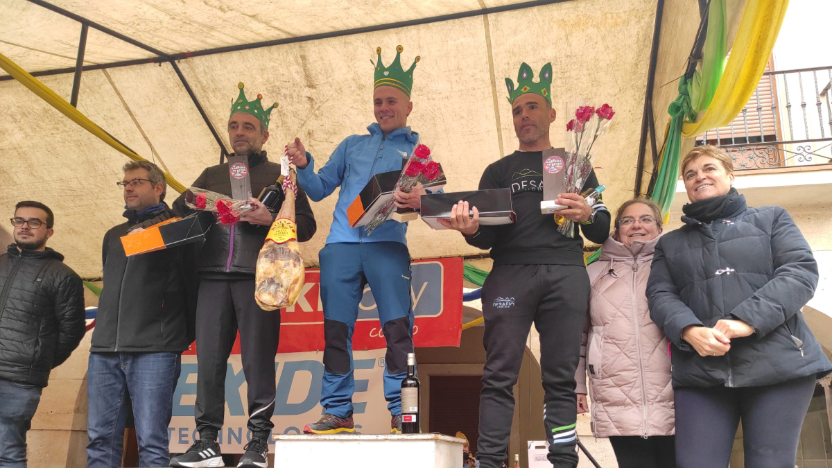 Los primeros clasificados en la categoría masculina con Fernando Bocigas en lo más alto del podio.