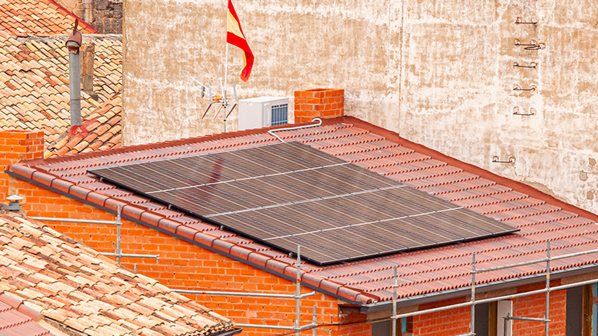 Una instalación fotovoltaica en una obra en la provincia