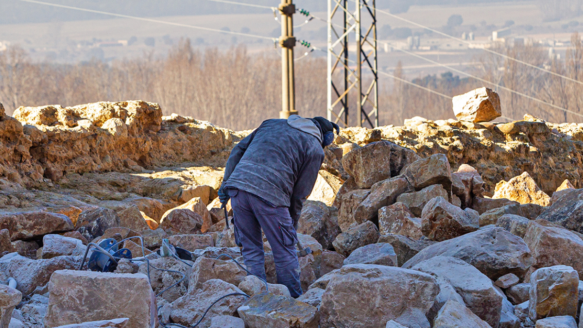 Trabajador en el medio rural soriano.