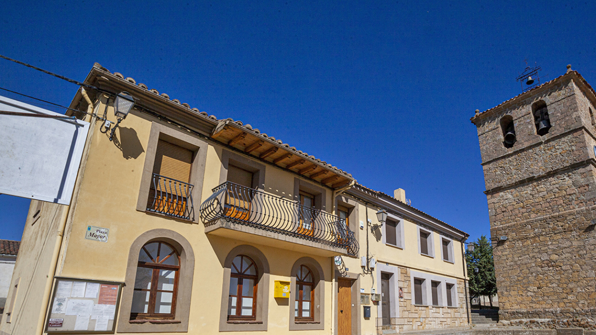 Sobre estas líneas, el Ayuntamiento de Cubo de la Solana.